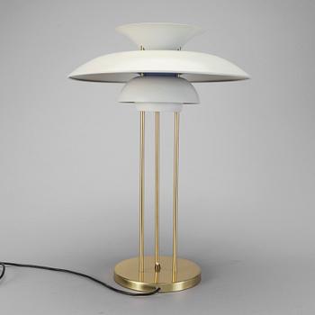 A table lamp by POUL HENNINGSEN, PH5, model 27095, Louis Poulsen.