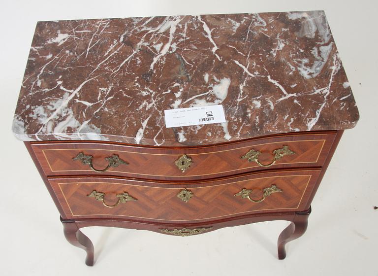 BYRÅ, gustaviansk stil.