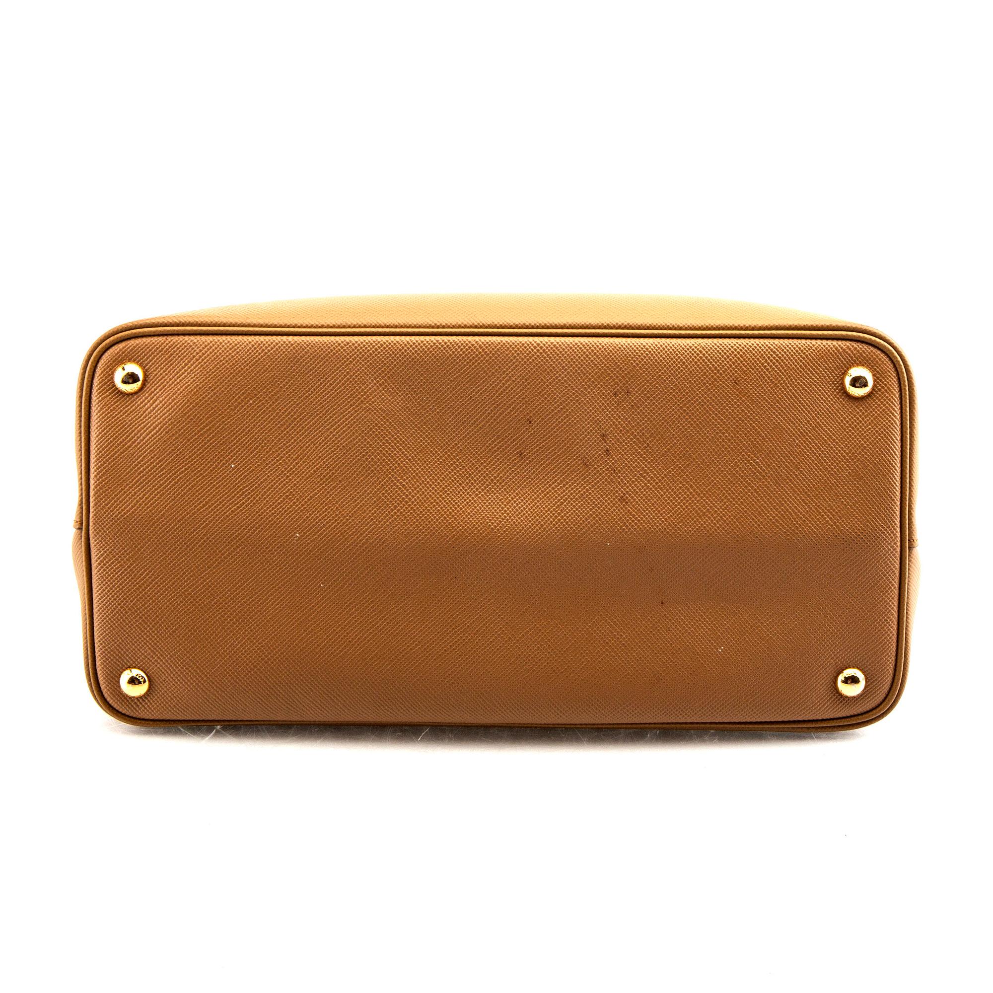 Prada, saffiano shoulder bag.