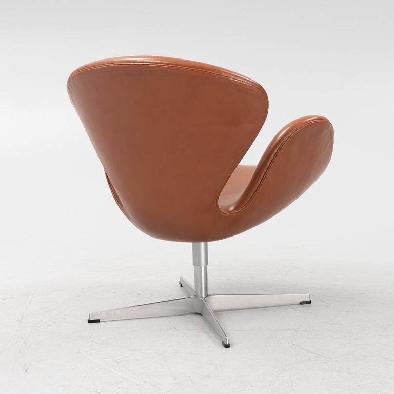 Arne Jacobsen, a leather 'Swan' chair, Fritz Hansen, Denmark, 2007.