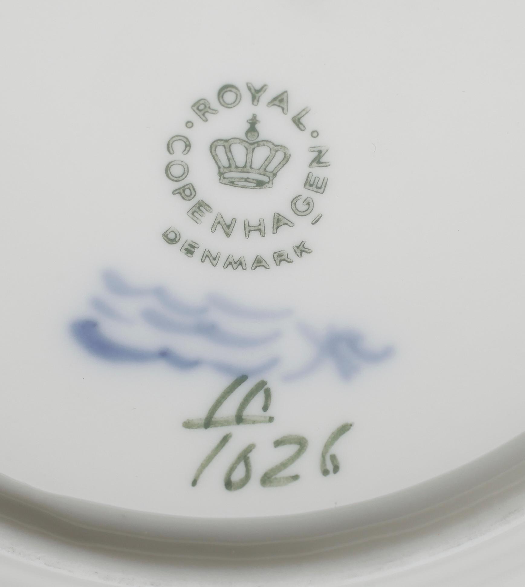 SERVISPORSLIN, 16 delar, porslin, "Blå blomst",  Royal Copenhagen.