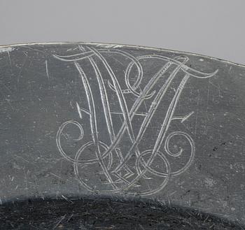 FAT samt PRISMAFLASKA, tenn, Calmar samt England, 1700-tal.