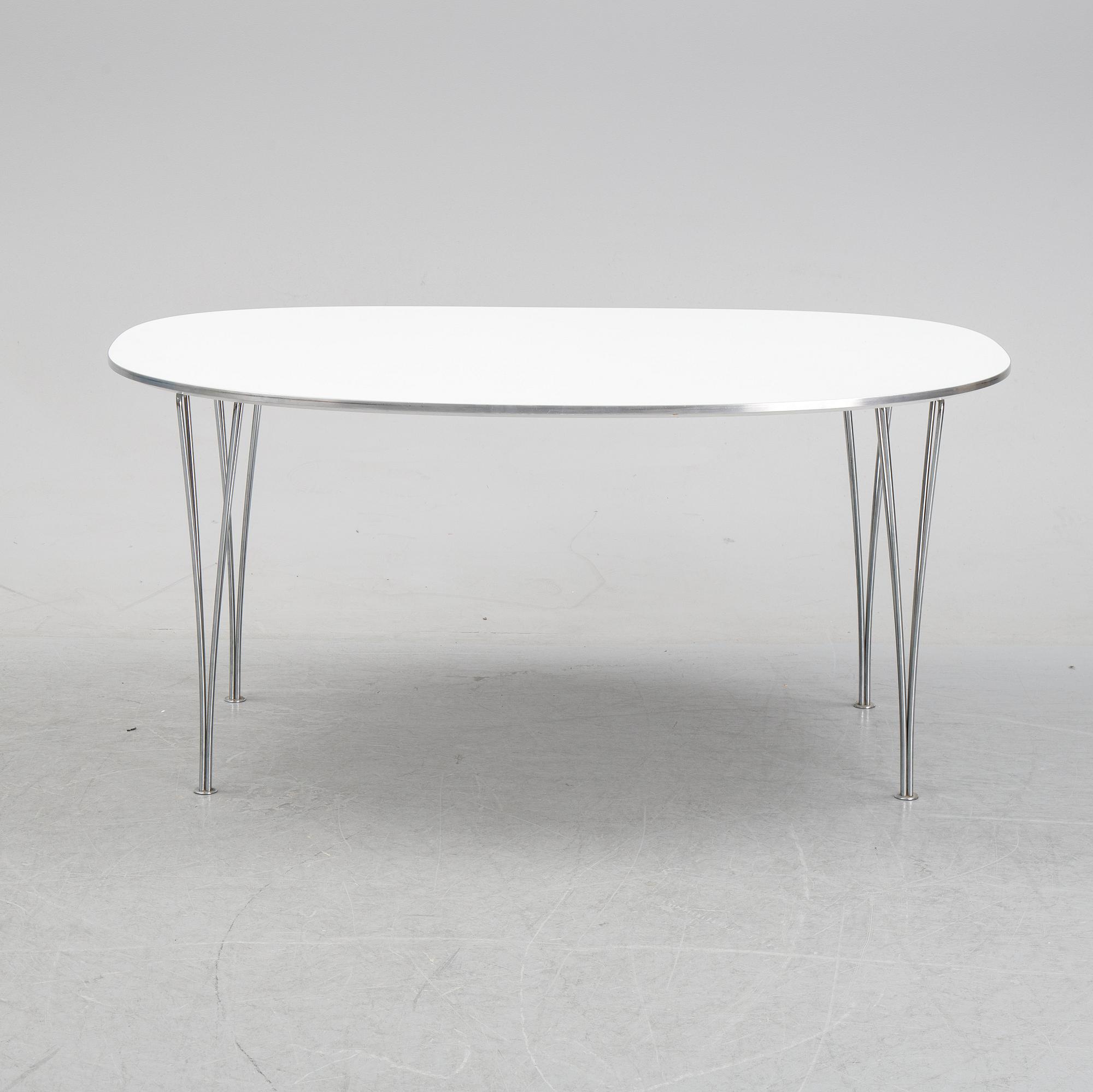 Bruno Mathsson & Piet Hein, "Superellips", Fritz Hansen, datert 1988.