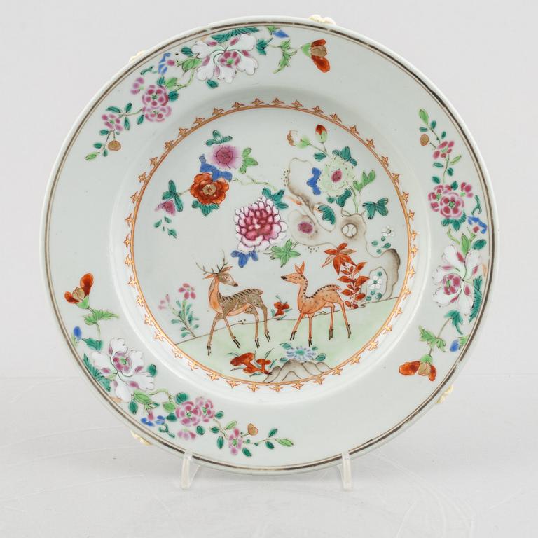 A group of three Chinese famille rose porcelain plates, Qing dynasty, Qianlong (1736-95).