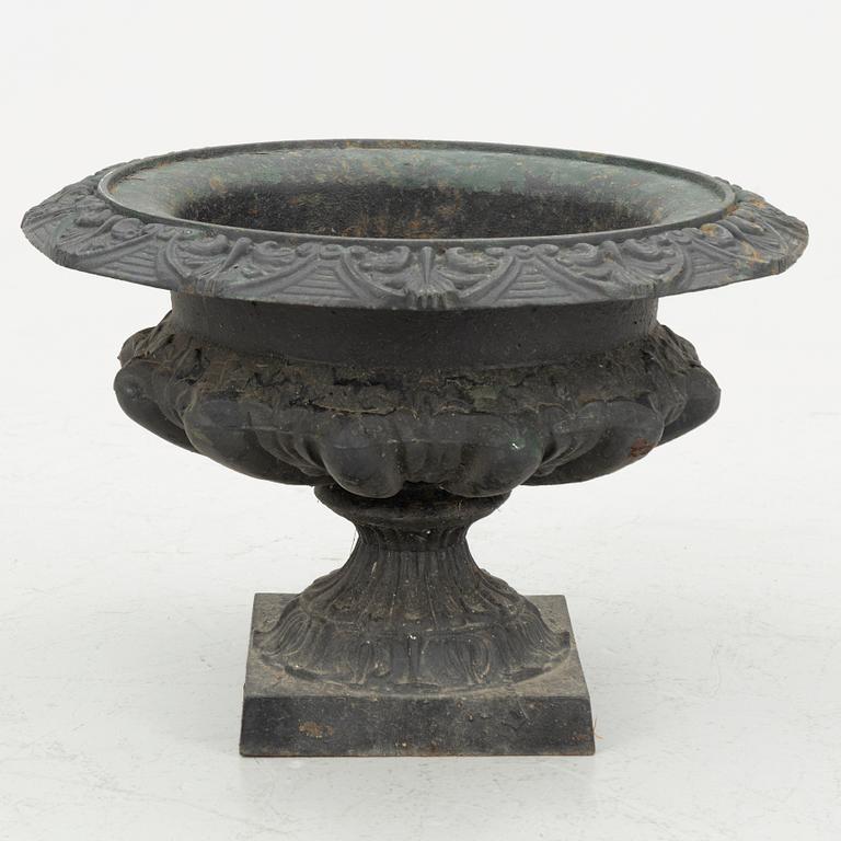 A garden urn, first half of the 20th century.