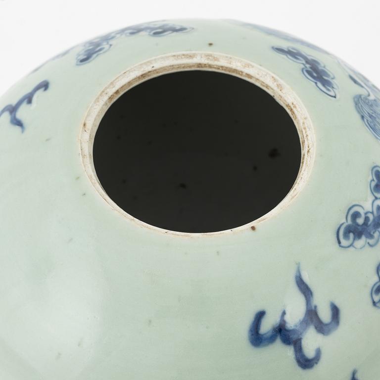 A porcelain jar, Qingdynasty, circa 1900.