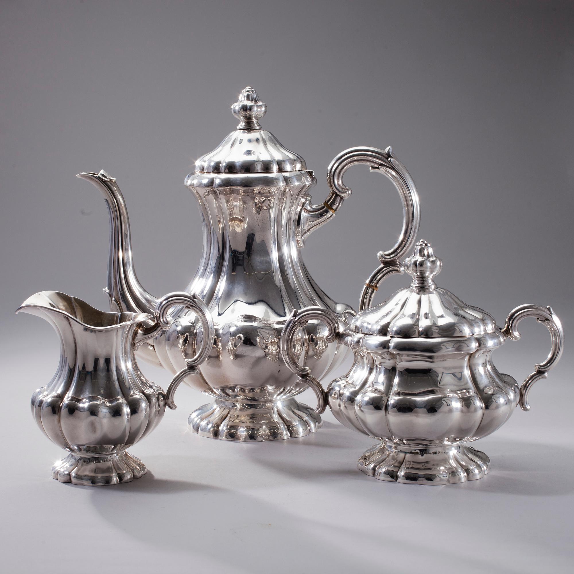 KAFFESERVIS, 3 delar, silver, rokokostil, Gösta Helenius, Åbo 1930. Vikt 1230 g.