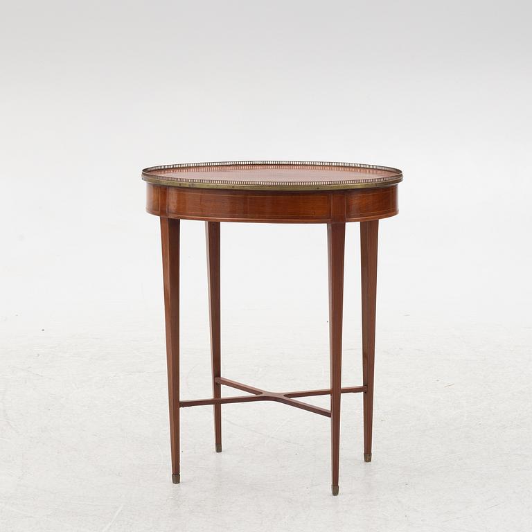 A mahogany side table, 19th century.