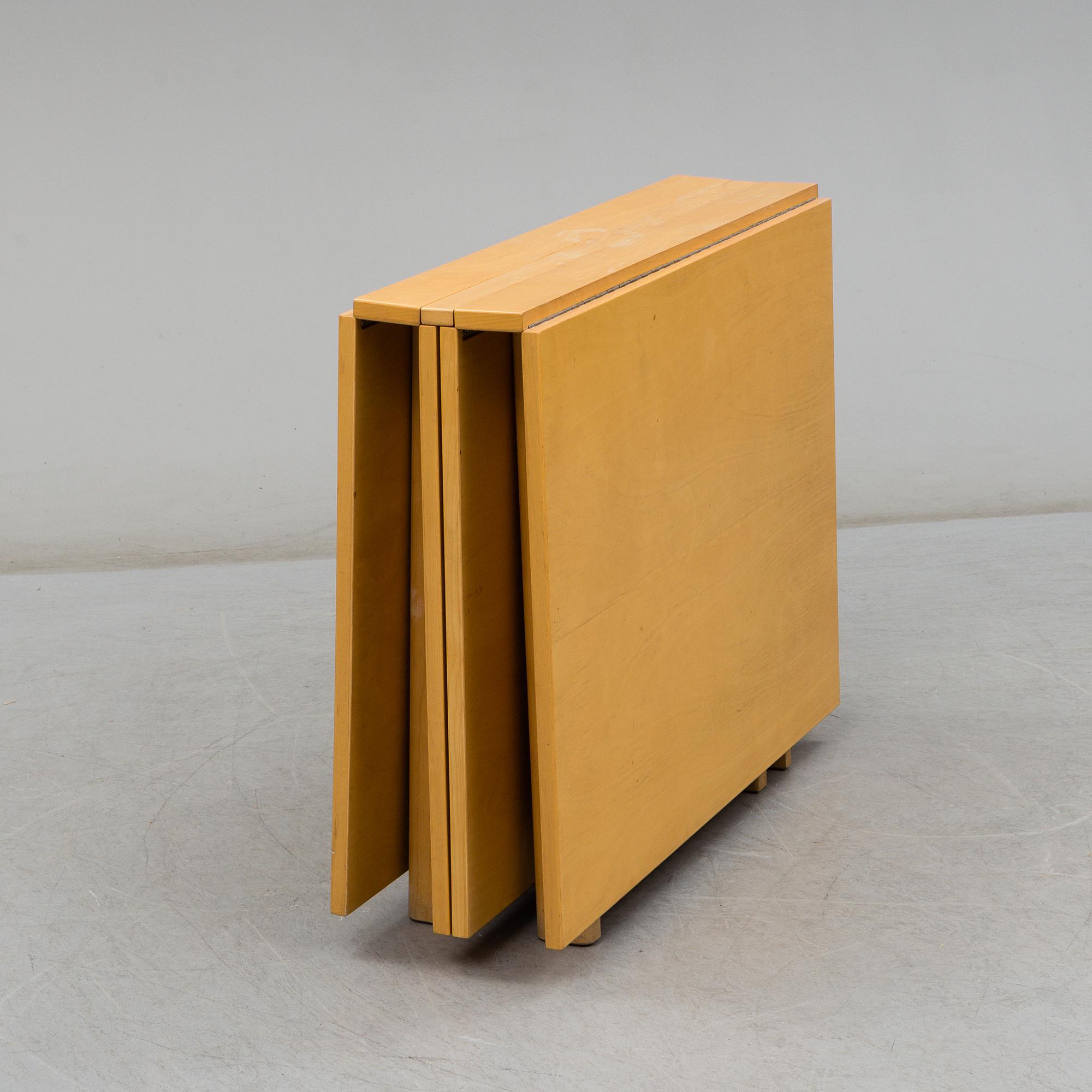 A second half of the 20th Century 'Maria Flap' table by Bruno Mathsson, Bruno Mathson International, Värnamo.