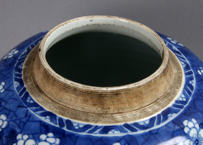 BOJAN, porslin, Kina, Qing dynastin, tidigt 1700-tal.