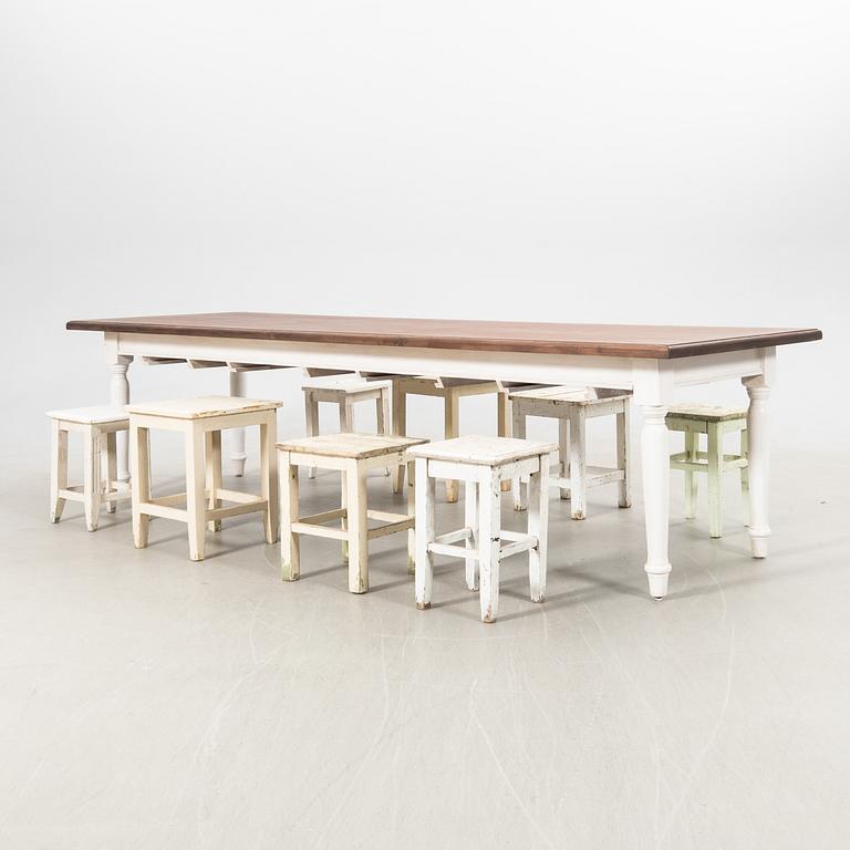 Table with stools (8 pcs) modern production.
