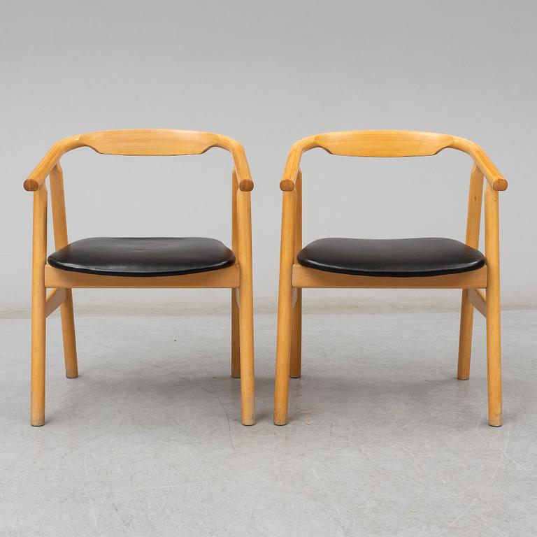 HANS J. WEGNER, karmstolar ett par, "The U chair", Getama, Gedsted, Danmark, 1900-talets andra hälft.