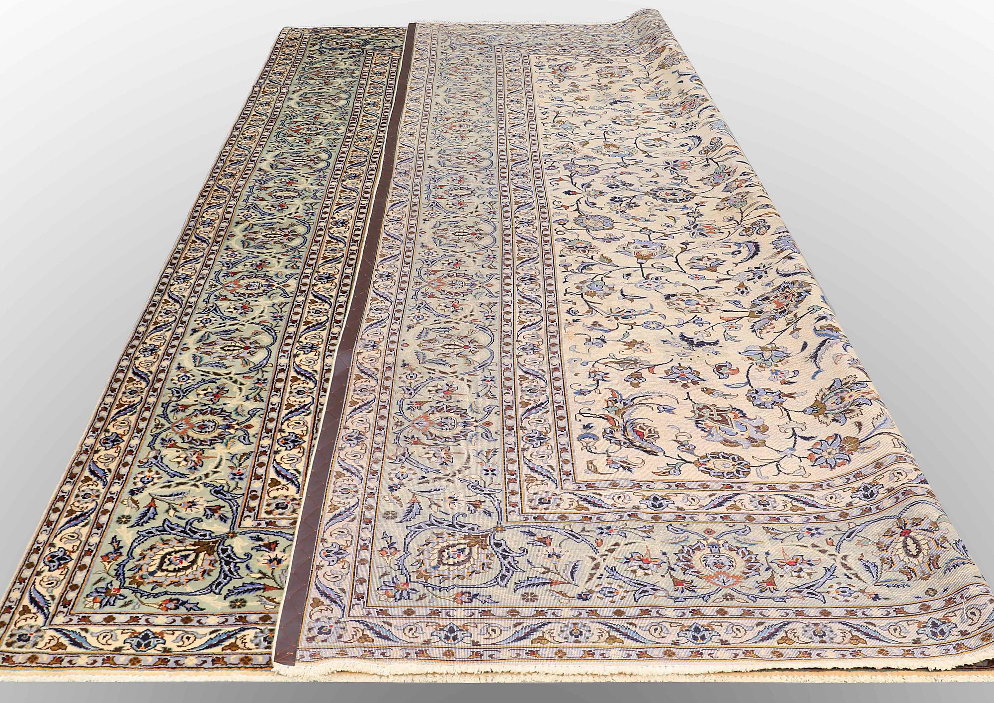 A carpet, Kashan, ca 474 x 320 cm.