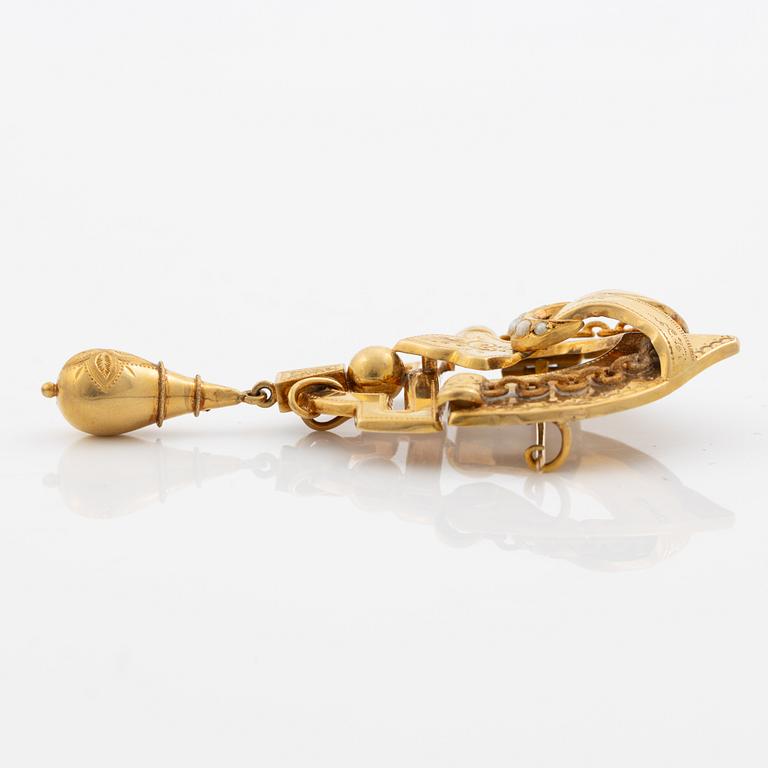 Brooch 18K gold with pearls.