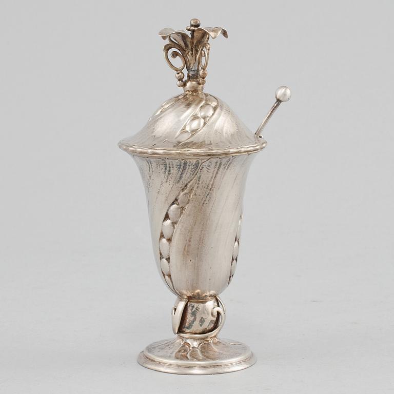 SENAPSKANNA, Kay Bojesen, Köpenhamn, omkring 1920. Totalvikt 135 gram.