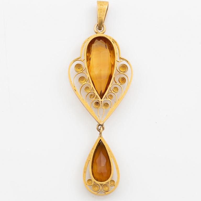 Pendant. 18K gold with citrines.