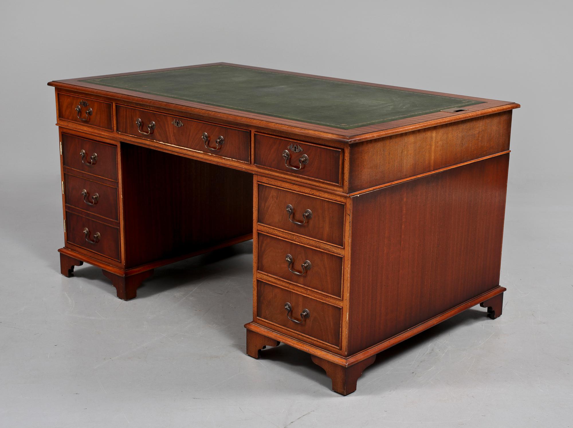 SKRIVBORD, engelsk stil, 1900/2000-tal.
