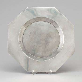 WIWEN NILSSON, a pewter plate from Ystad Tenn, 1934.