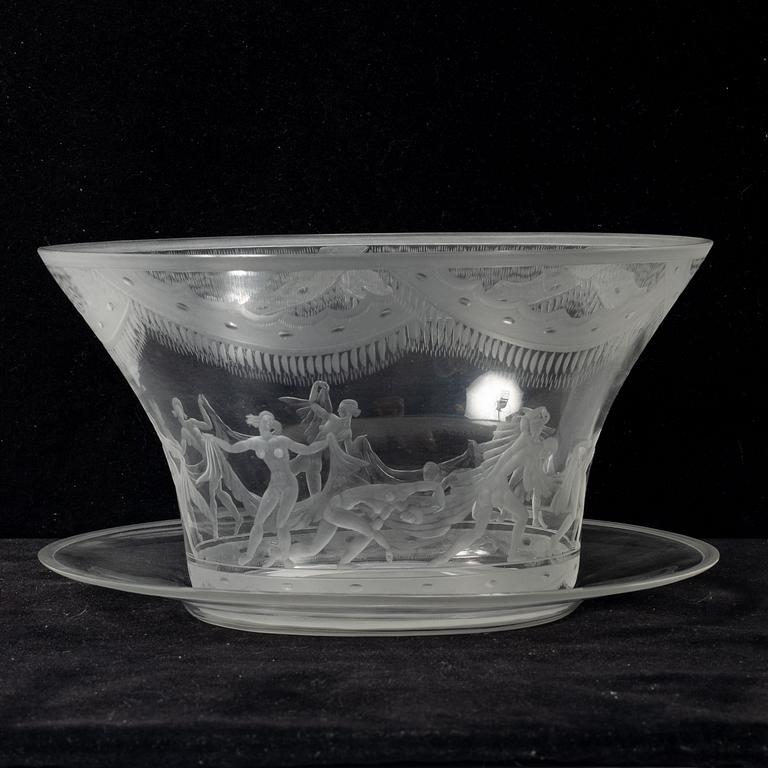 Simon Gate, a bowl on stand, 'Slöjdansen', Orrefors, 1930.