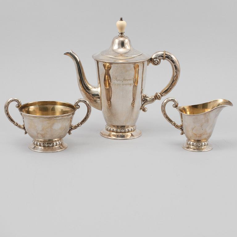 KAFFESERVIS, 3 delar, silver C.H Hallberg, Stockholm, 1928, vikt 910 gram.