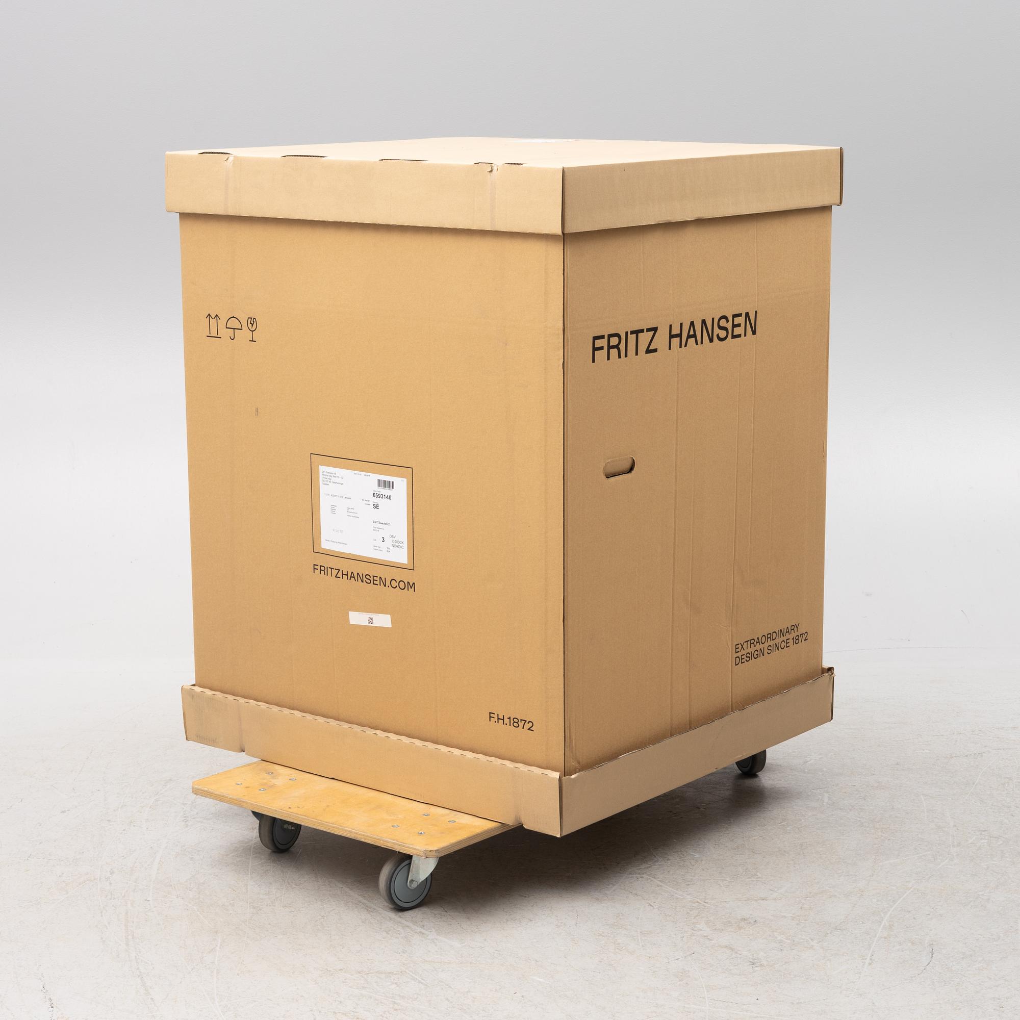 Arne Jacobsen, fåtölj, "Ägget", Fritz Hansen, Danmark, 2021.