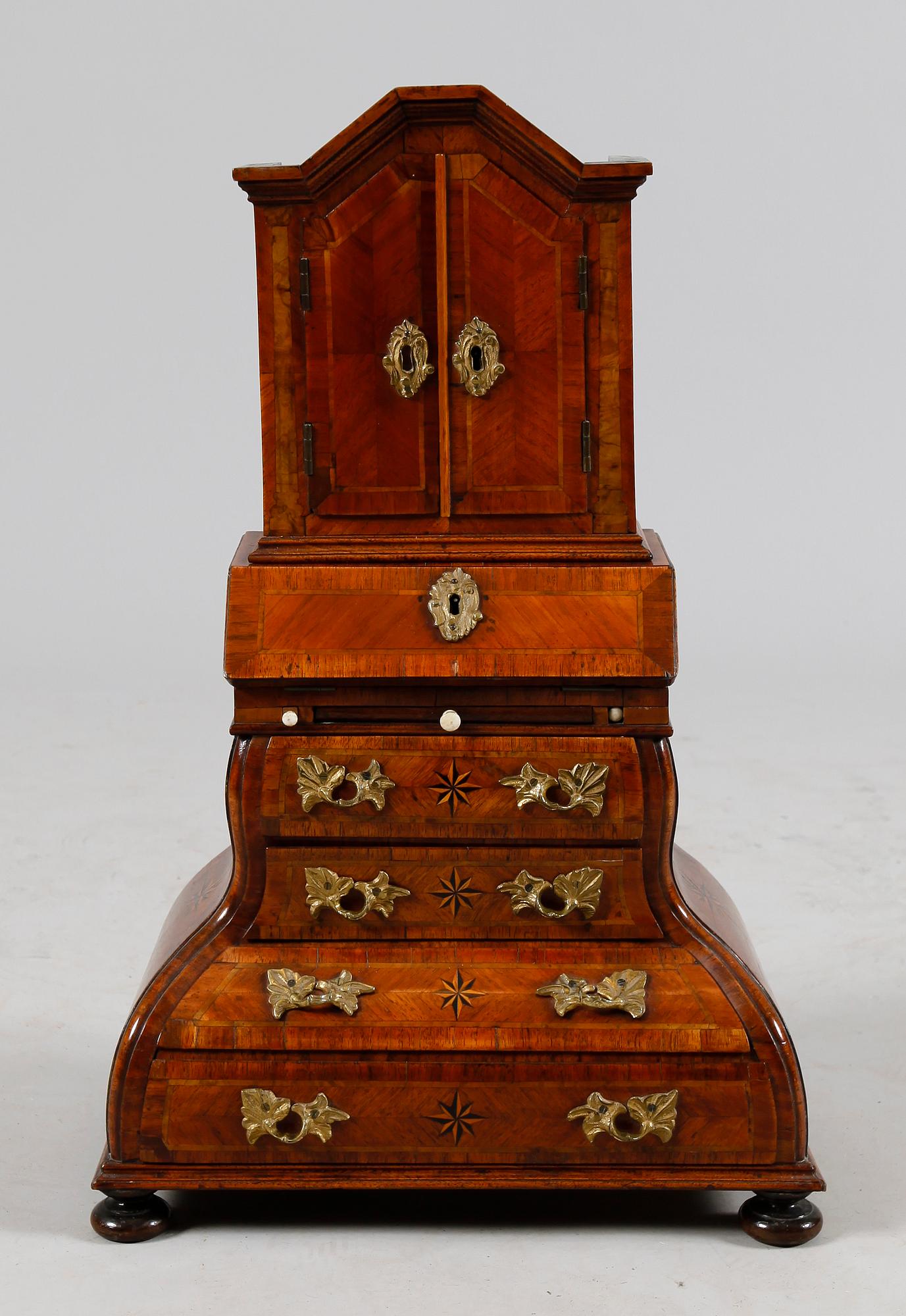 MINIATYRSKÅP, barock, 1700-tal.