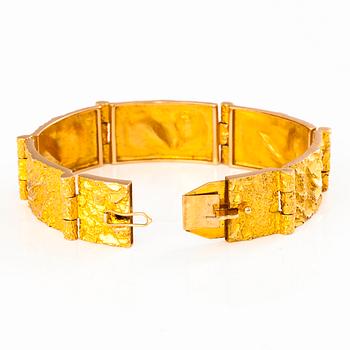 BJÖRN WECKSTRÖM, A 14K gold bracelet " Velvet Clouds". Lapponia 1972.