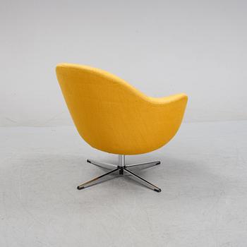 A mid 20th Century easy chair.