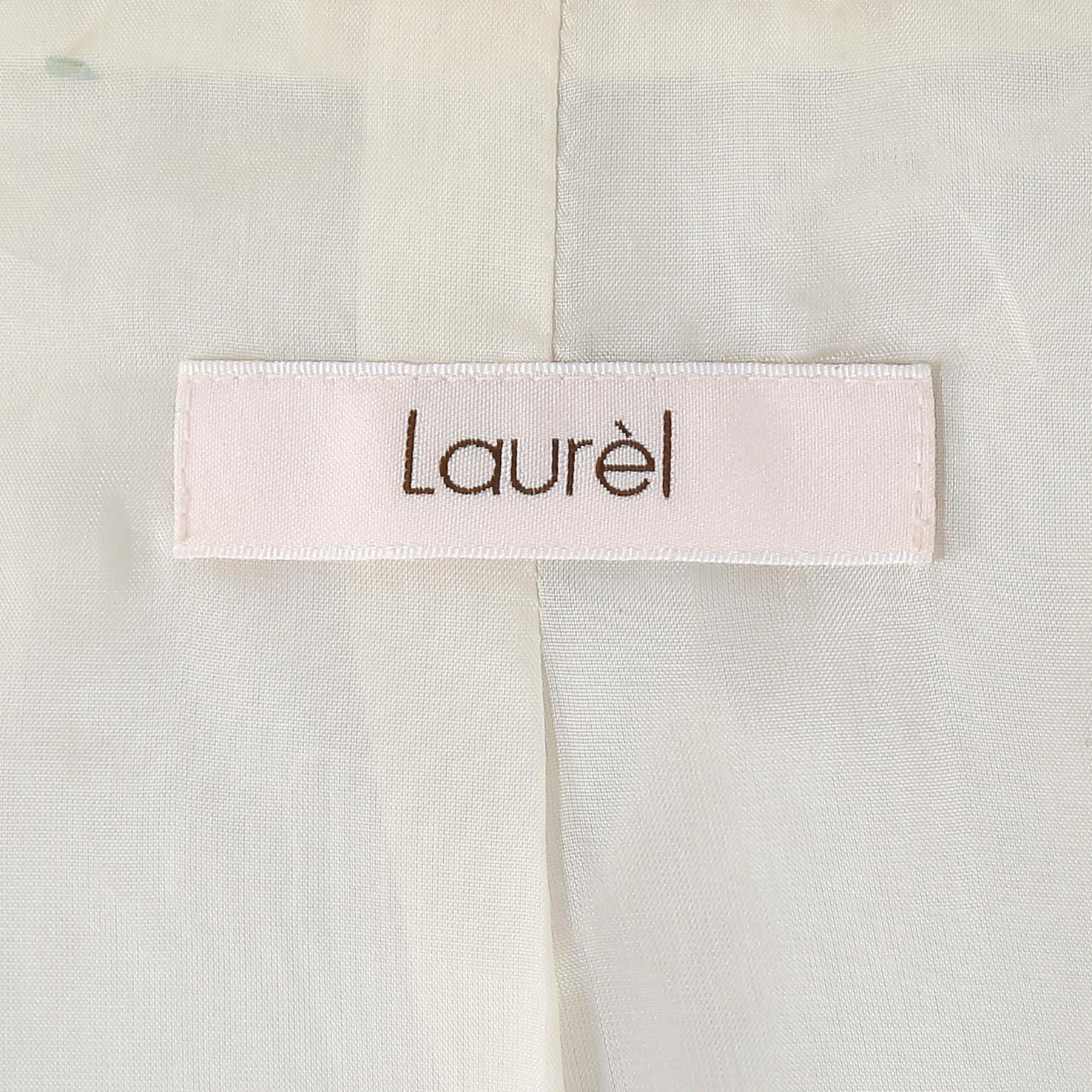 TRENCHCOAT, Laurèl.