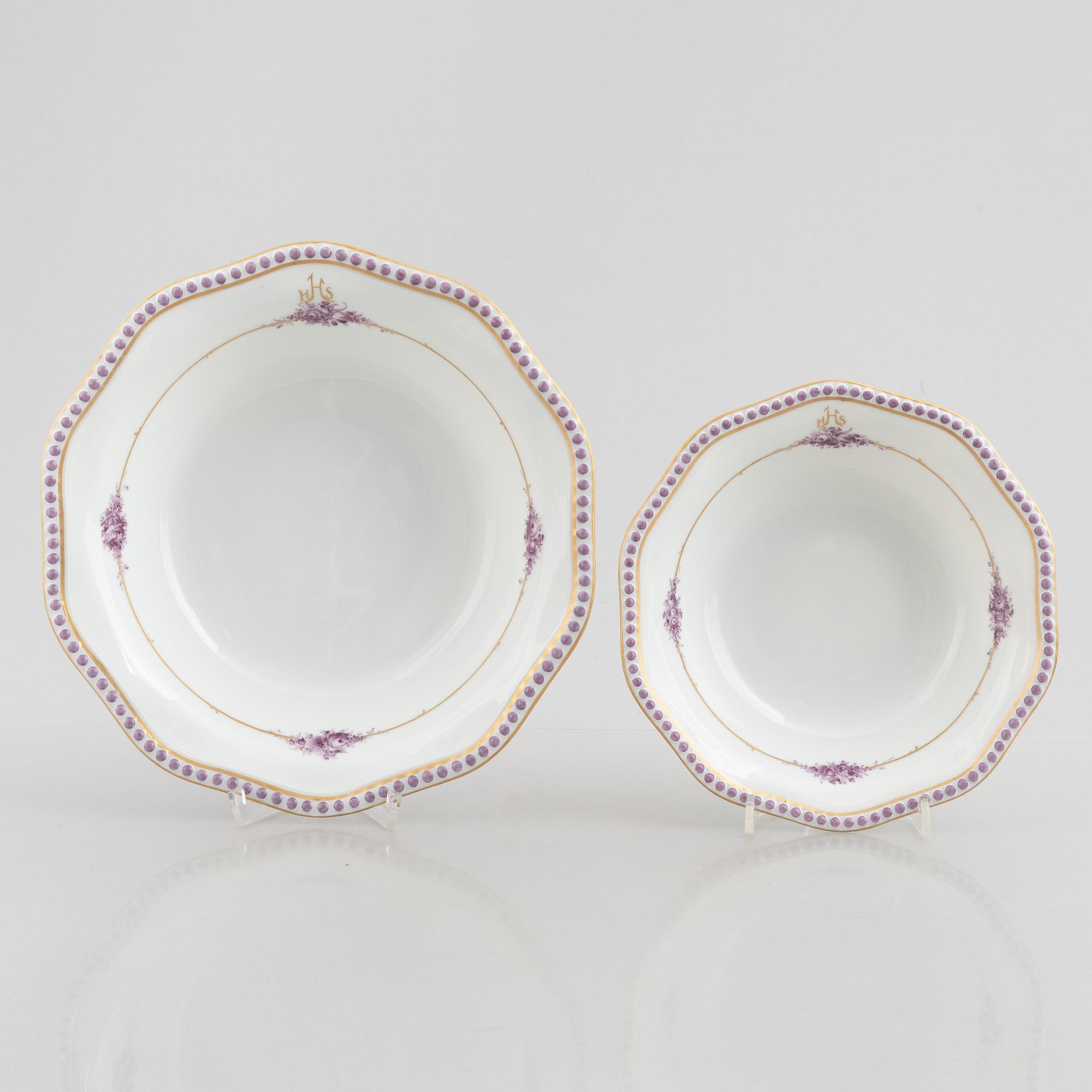 Matservis, 100 delar, Rosenthal, med monogram.