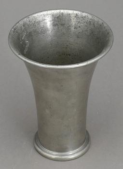 BÄGARE, tenn, Estrid Ericsson, Firma Svenskt Tenn, Stockholm, 1942.