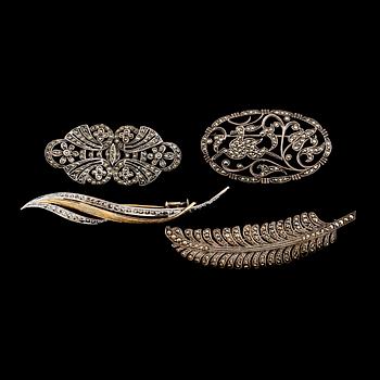 BROSCHER, 4 st, silver, 1900-talets första hälft.