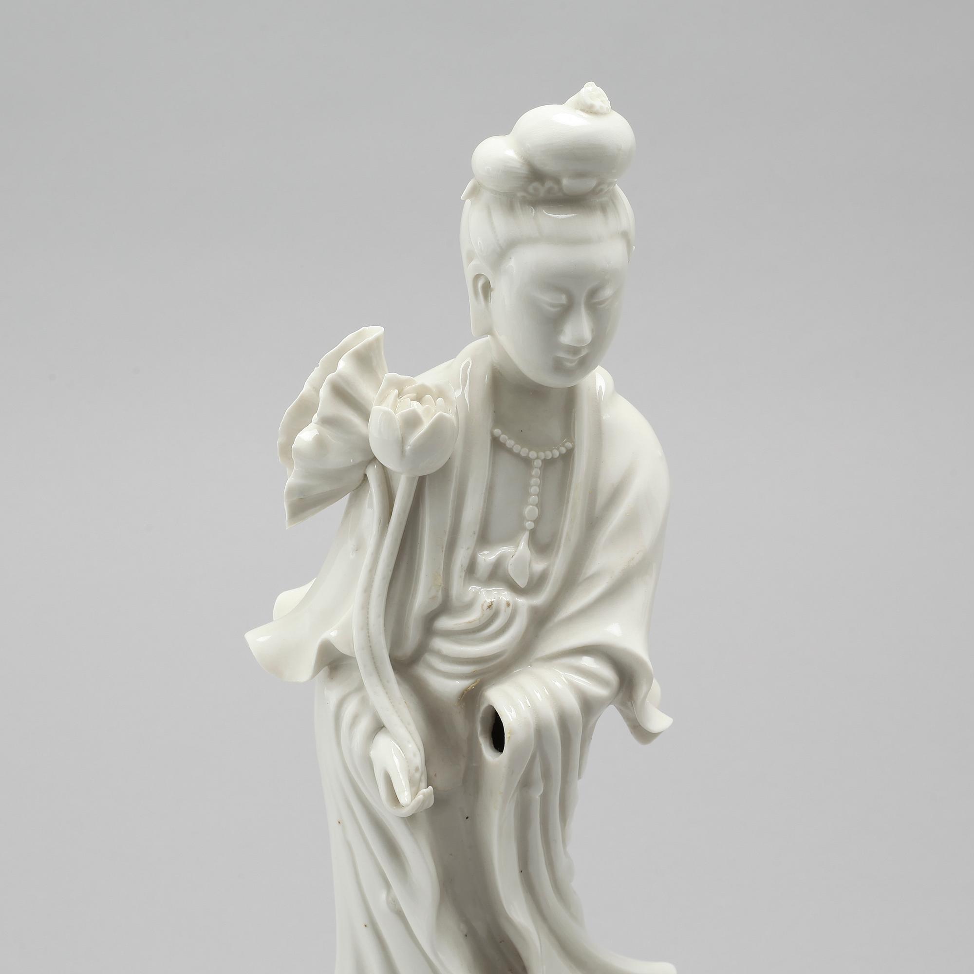 Two blanc de Chine figurines of Guanyin, 20th Century.