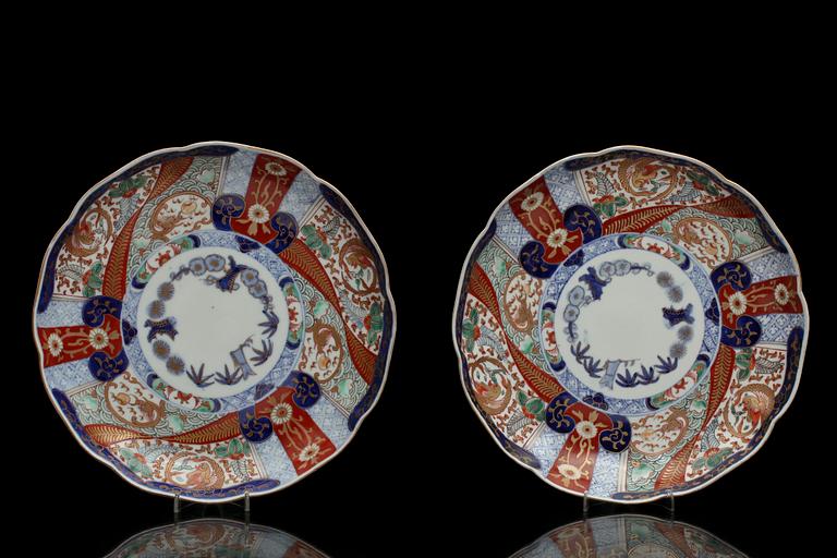 SKÅLFAT, 4 + 1 st, porslin, Imari, Japan, 1900-talets första hälft.