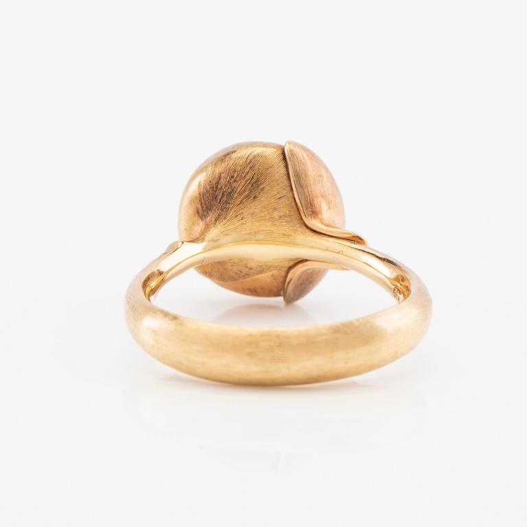 Ole Lynggaard, Ring "Lotus" 18K gold with cabochon-cut white moonstone, design Charlotte Lynggaard.