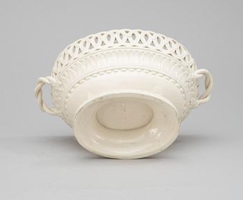 A Swedish creamware basket, Rörstrand circa 1800.