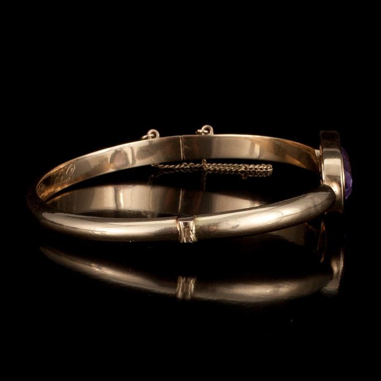 ARMBAND, 14K guld, ametist. N.Westerback Helsingfors 1963, signerad ER (Eero Rislakki). Vikt 10,7 g.