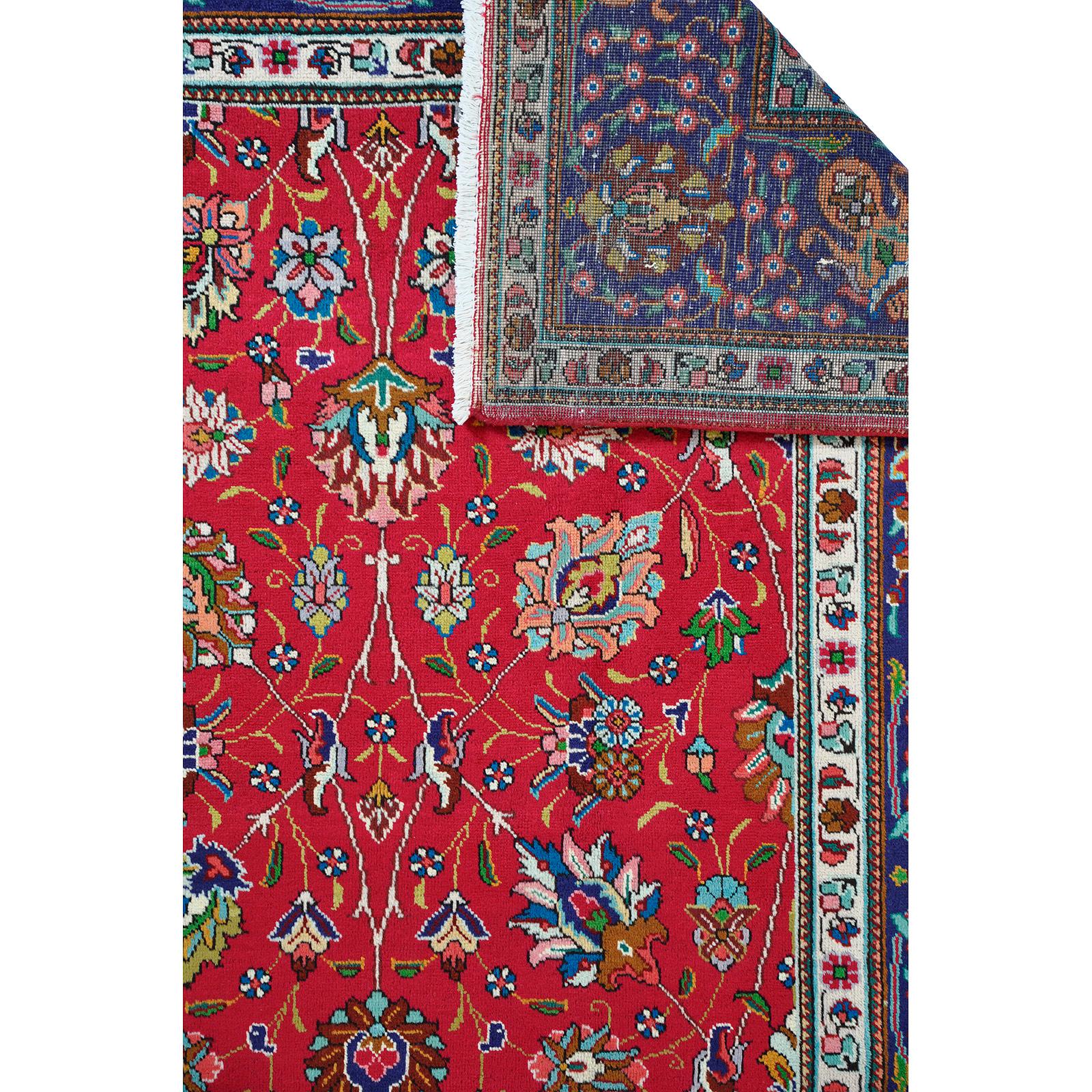 A carpet, Tabriz, ca 305 x 290 cm.
