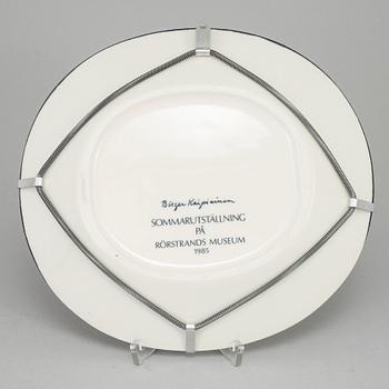 BIRGER KAIPIAINEN, a stoneware dish, Rörstrand 1985.