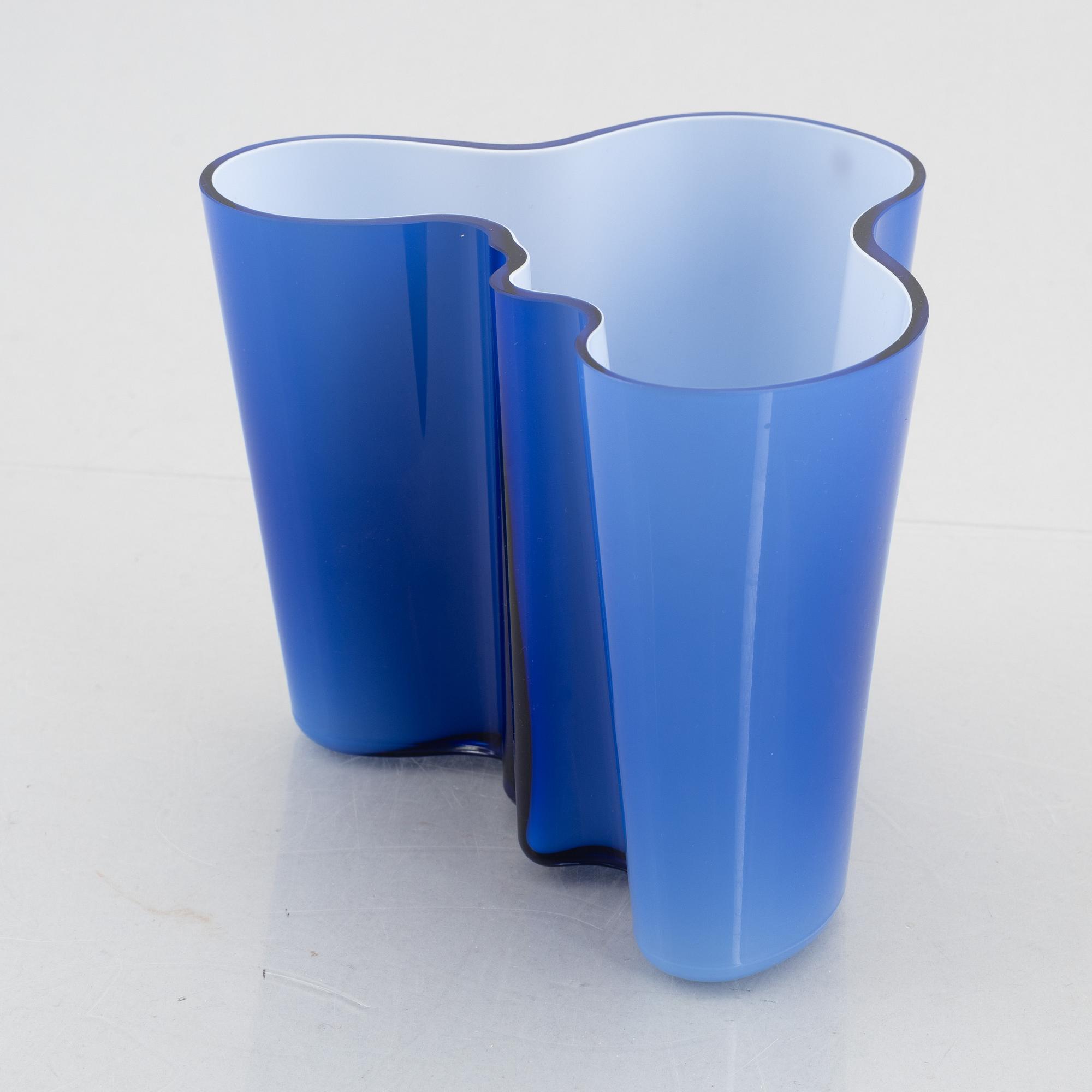 Alvar Aalto, anniversary vase, Finland 100 years, glass, model 3030, Iittala, Finland.