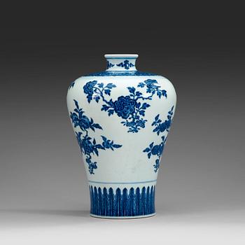 A well painted Ming style blue and white Meiping vase, Qing dynasty, with Qianlong seal mark (1736-95).