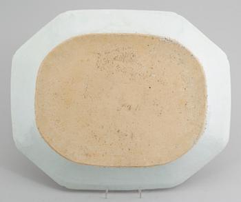 STEKFAT, porslin, Kina, Qianlong 1736-1795.