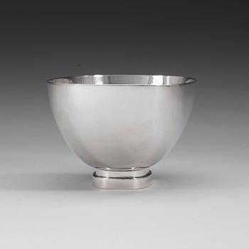 A Per Sköld sterling bowl by C.F. Carlman, Stockholm 1947.