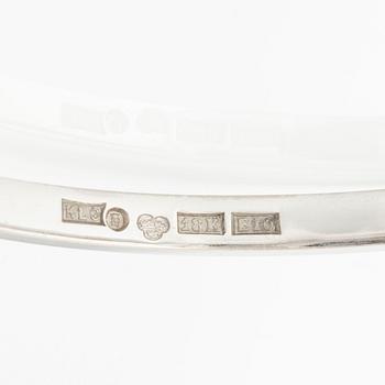 Bangle 18K white gold with a round brilliant-cut diamond.