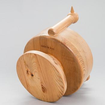 KAIJA AARIKKA, A servingtray 'Honka', peppermill 'Sampo' and birdbowl, 1970-tal, Finland.