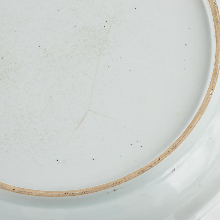 A Chinese Imariverte dish, ealry 20th Century.
