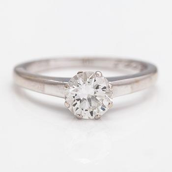 An 18K white gold ring with a ca. 1.01 ct diamond according to certificate.