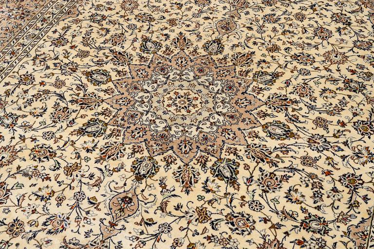 Matta, Keshan, ca 402 x 300 cm.