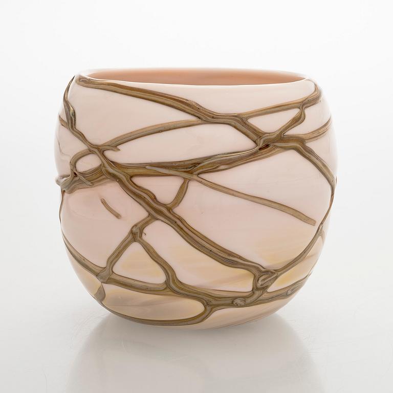 Heikki Orvola, A unique glass bowl, signed Heikki Orvola Nuutajärvi Notsjö, 1978/1979.
