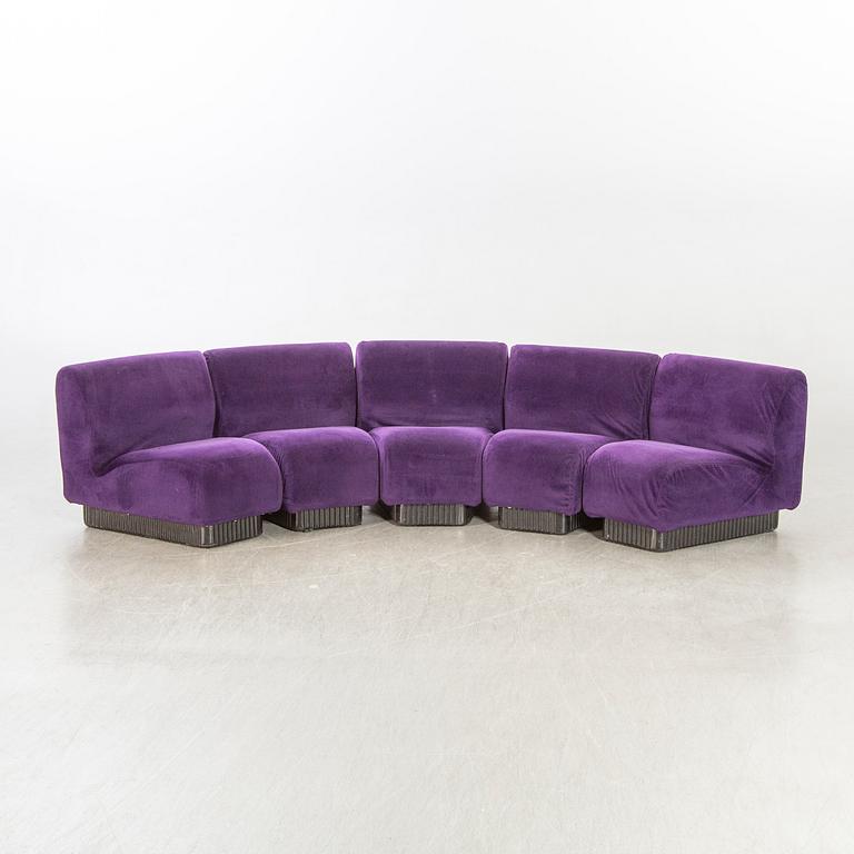 Sektionssoffa  Don Chadwick för Herman Miller, Nob Nederländerna 1900-talets senare del.